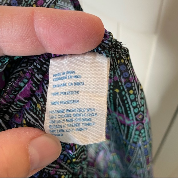 American Eagle Sleeveless Top Black Purple Teal Yellow Print Ruffle Hem Medium - Picture 7 of 7